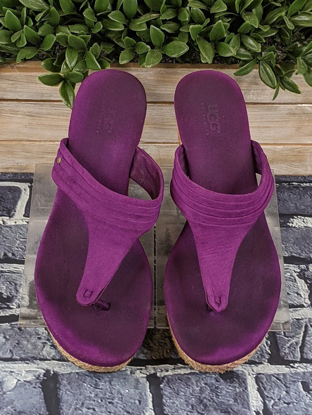 UGG 